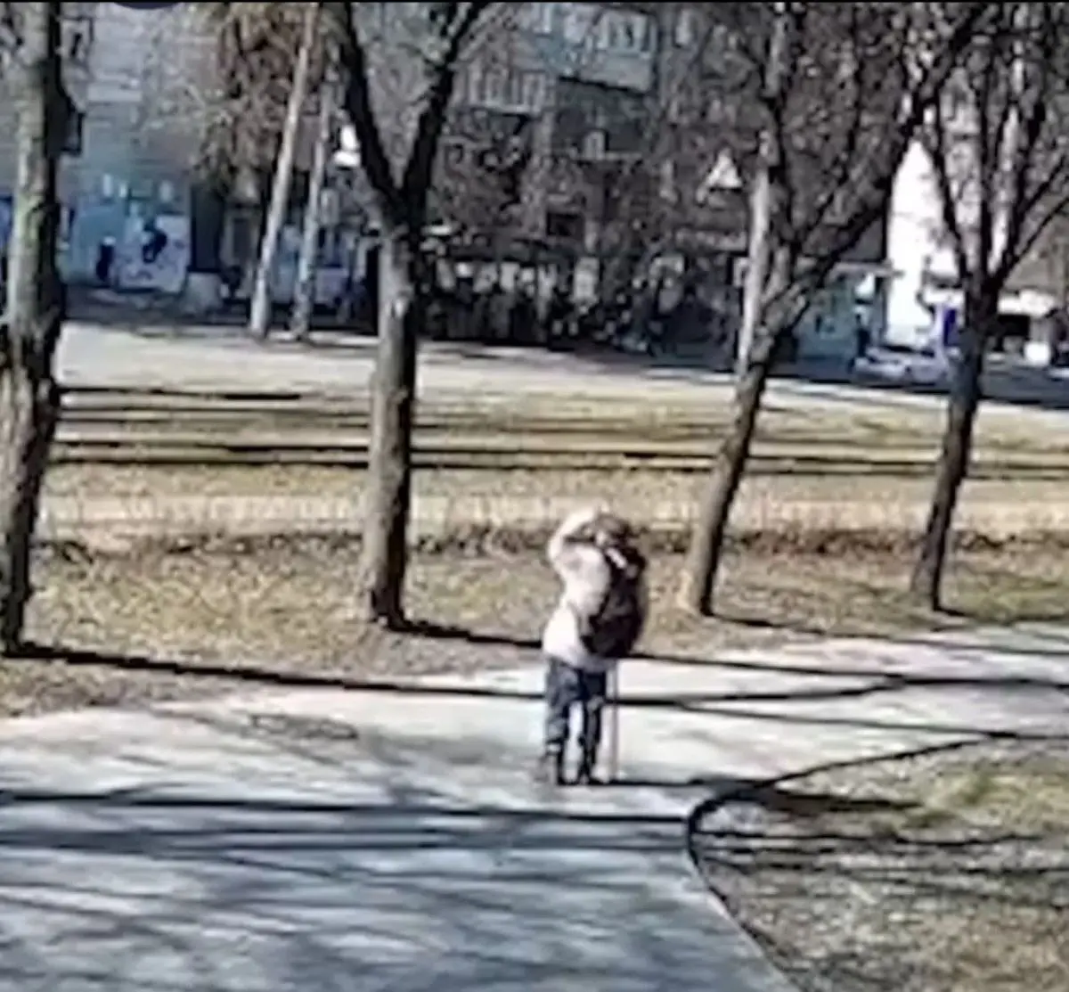 گریختن پیرمرد خوش‌شانس اوکراینی از مهلکه+ویدئو