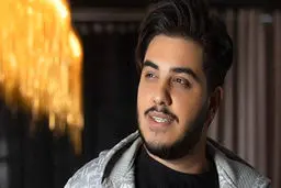 آواز خوندن خواننده مشهور پاپ در حضور علی دایی به مناسبت روز پدر! + ویدئو