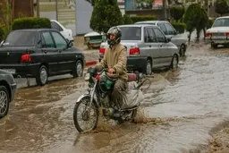 سازمان هواشناسی هشدار داد | توصیه به پرهیز از توقف و تردد در حاشیه رودخانه‌ها