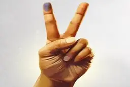 جمعی از رأی اولی‌ها و خانواده‌های شهدا با رهبر انقلاب دیدار می‌کنند