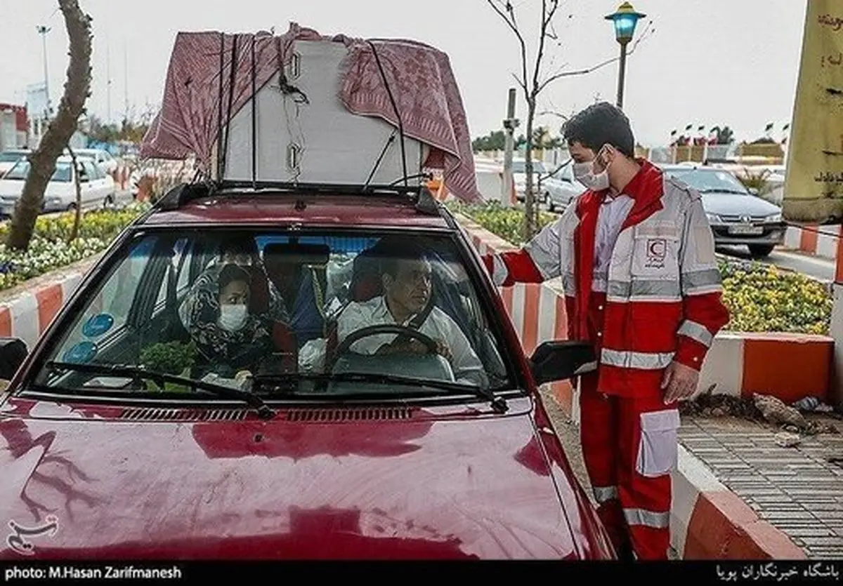  کنترل و مهار ویروس کرونا در عوارضی تهران - قم در یک روز پر ترافیک