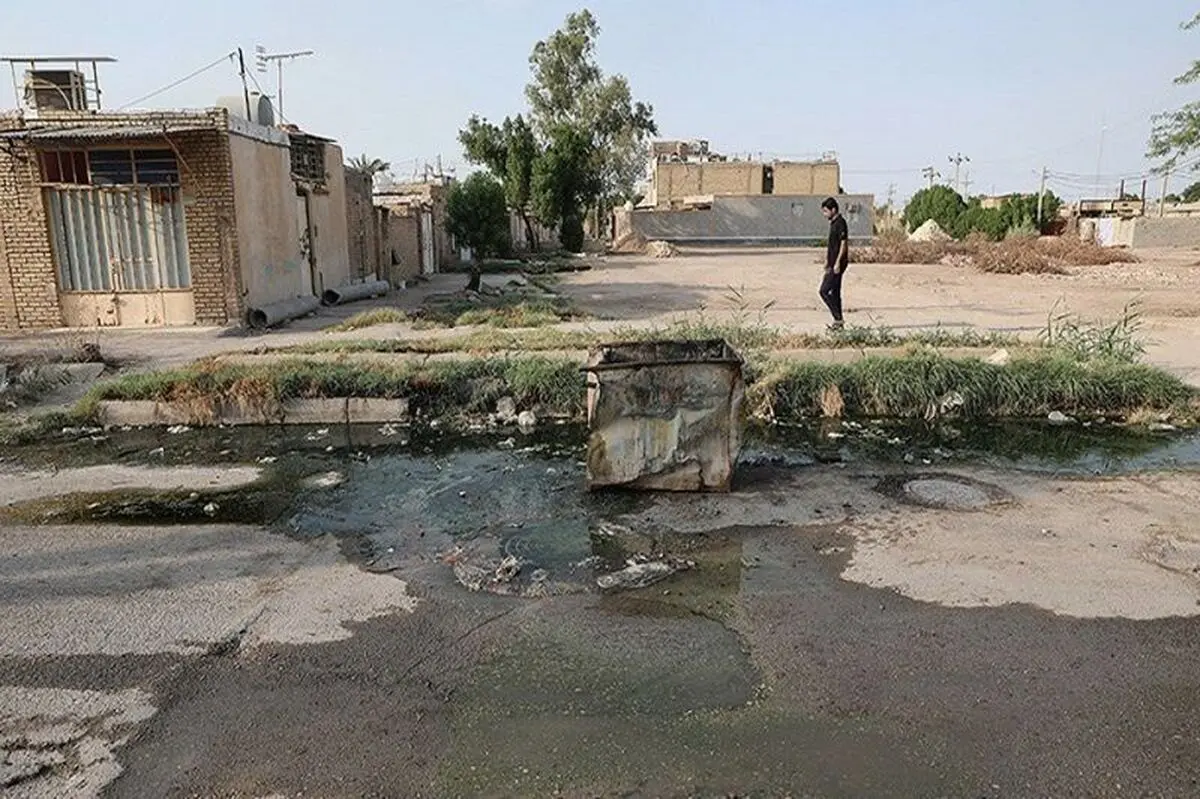 سرریز فاضلاب خانگی به کوچه و خیابان‌های آبادان