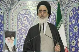 خطیب جمعه قم: ترامپ امریکا را از برجام خارج کرد تا با کمک برخی از نفوذی‌های داخل ایران به نتیجه دلخواهش برسد 