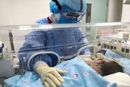 

نوزاد مبتلا به کرونا درچین درمان شد 