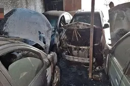 اجاق خوراک پزی ۵ خودرو را به آتش کشید!