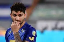 مدافع آبی ها دراین تیم ماندگار شد