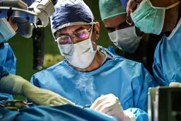 وضعیت کاشت حلزون شنوایی در شرایط کرونا / کمک ۳۷ میلیون تومانی وزارت بهداشت