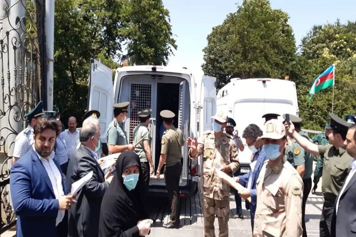 جمهوری آذربایجان ۲۱ زندانی ایرانی را از مرز آستارا تحویل داد