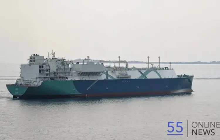انفجار سوپرنفتکش در برخورد با مین‌های دریایی | سوپرنفتکش الگایا در تنگه هرمز منفجر شد