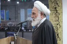 امام جمعه کاشان: در دستگاه‌های اجرایی مرد و زن به صورت مختلط کار می‌کنند؛ باید جدا شوند، وگرنه دولت اسلامی نیستیم.
