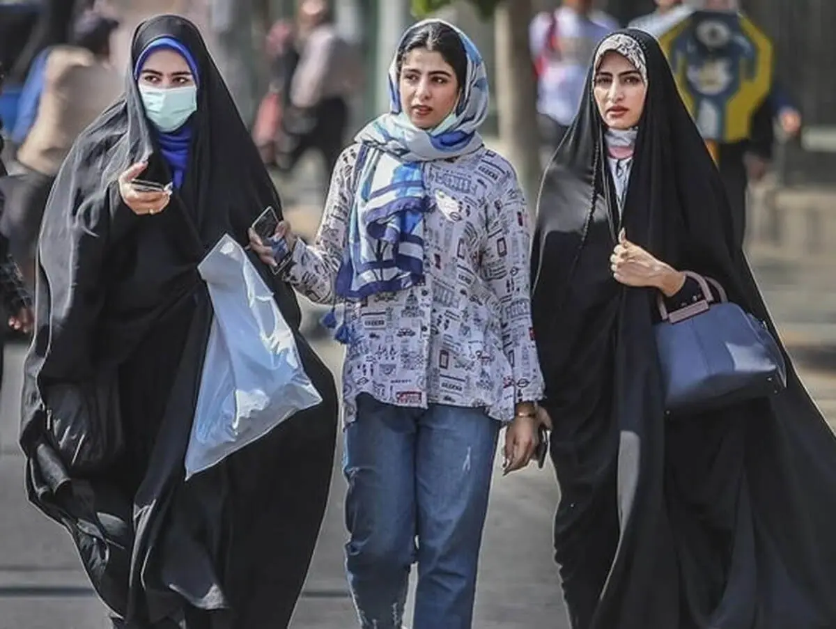 بازی حجاب را همین سیاسیون درآوردند برای اینکه مردم را مشغول حجاب و فیلترینگ کنند تا دزدی‌هایشان دیده نشود! + ویدئو
