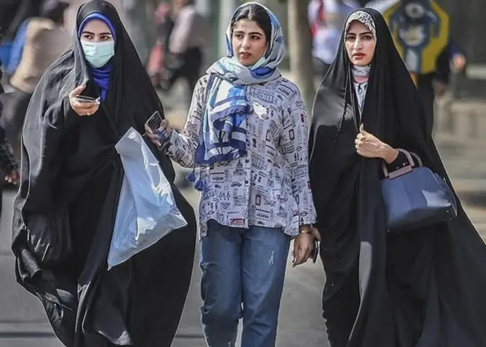 بازی حجاب را همین سیاسیون درآوردند برای اینکه مردم را مشغول حجاب و فیلترینگ کنند تا دزدی‌هایشان دیده نشود! + ویدئو