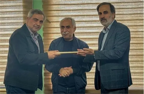 اتابک نادری مدیر تئاتر شد