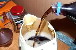 دیگه نیازی نیست رسوب کتری و سماور رو بسابی! | به راحتی با نوشابه و پوست هندوانه رسوب کتری رو از بین ببر | رسوب گیری کتری با نوشابه 
