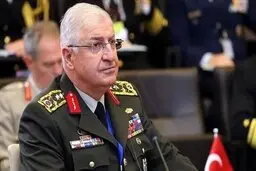 وزیر دفاع ترکیه: آمریکا قصد خروج از ناتو را ندارد
