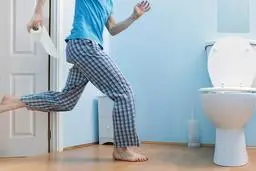 عوارض عجیب نگه داشتن ادارار | هنگام ادرار سریع به دستشویی بروید + ویدیو