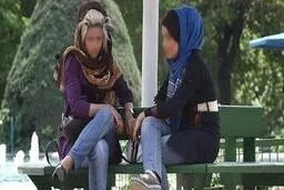 تعداد زنان بدون روسری در معابر شهرهای بزرگ، چشمگیر است |  از «گشت ارشاد» هم خبری نیست! | بعید نیست، این وضعیت، عادی شود!