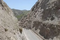 لحظه‌ی ریزش کوه در محور خلخال، امروز+ویدئو 