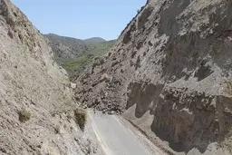 لحظه‌ی ریزش کوه در محور خلخال، امروز+ویدئو 