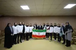 وعده کیومرث هاشمی به دختران ملی پوش دوومیدانی | اظهار خوشحالی وزیر ورزش در جمع بانوان مدال‌آور دوومیدانی