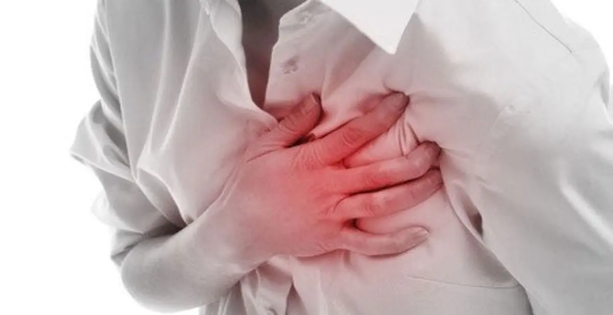کمک‌های اولیه هنگام وقوع حمله قلبی | علائم حمله قلبی
