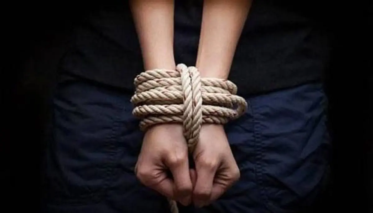 بازداشت فروشنده سوپرمارکت در امیرآباد بخاطر فروش نوشیدنی ممنوعه + عکس