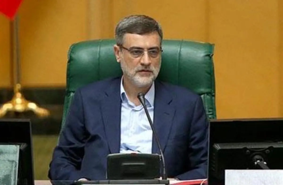 
نایب ‌رئیس مجلس  |   زیردریایی اتمی آمریکا در خلیج فارس را می‌توانیم با تور ماهیگیری شکار ‌کنیم
