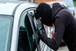 سرقت از داخل خودرو در ۳۰ ثانیه