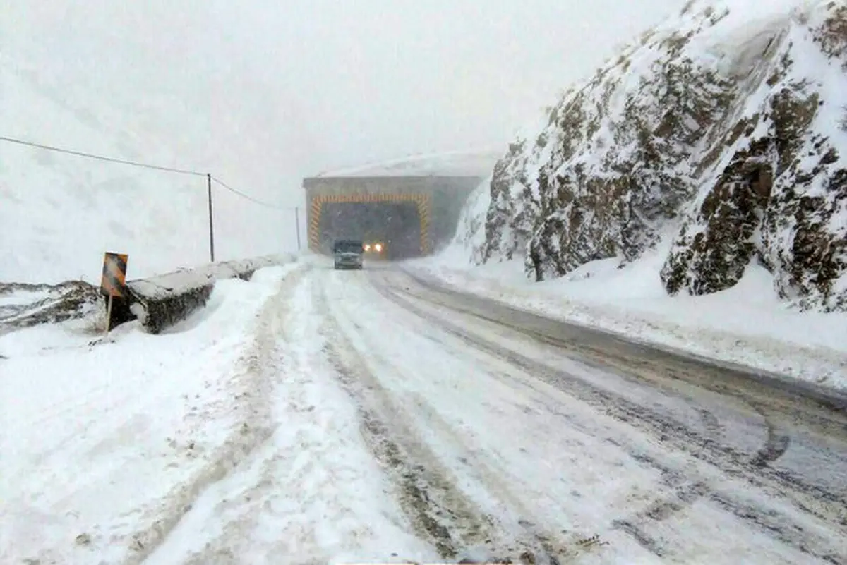 بارش برف و باران در ارتفاعات هراز و فیروزکوه ادامه دارد
