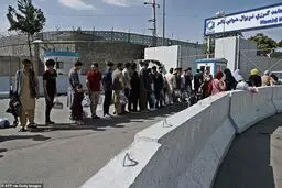 
کارمندان دیپماتیک اصلی افغانستان را ترک کرده‌اند
