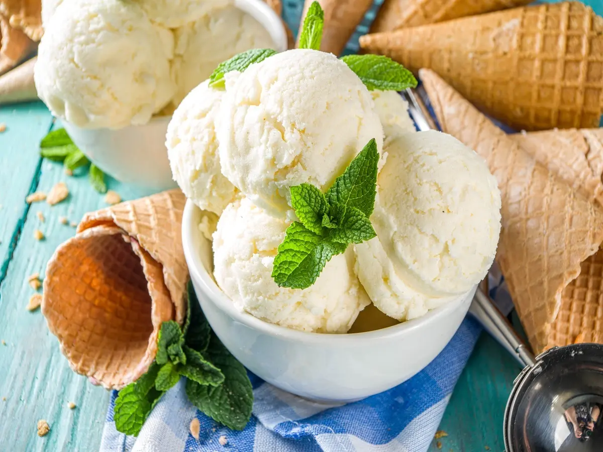 اگه عاشق بستنی وانیلی هستی این ویدئو مال توست! | طرز تهیه بستنی وانیلی خانگی +ویدئو
