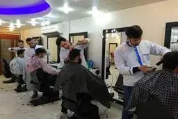 پلیس: آرایشگاه ها همچنان بسته بمانند 