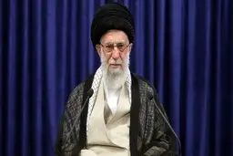 رهبر معظم انقلاب: نفت ما را دزدیدید و ما آن را  پس گرفتیم 