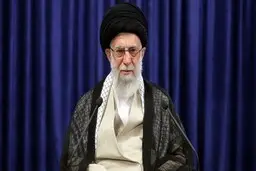 رهبر معظم انقلاب: نفت ما را دزدیدید و ما آن را  پس گرفتیم 