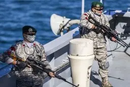 درگیری تیم اسکورت نیروی دریایی ارتش با دزدان دریایی