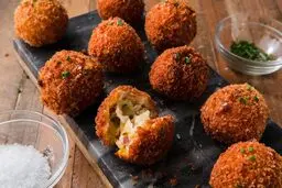 یک پیش‌غذای ساده و خوشمزه برای مهمانی‌های شما | طرز تهیه توپک سیب زمینی +ویدیو