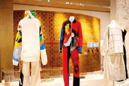 کفش‌هایی از برگ موز، لباس‌هایی از فلس ماهی