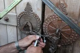 یک کافه در گنجنامه به دلیل رقص و پایکوبی مردم پلمب شد!