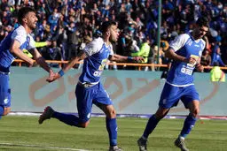 علاقه آبی ها به جذب فروزان