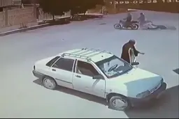 تصادف عجیب موتورسیکلت 