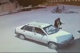 تصادف عجیب موتورسیکلت 
