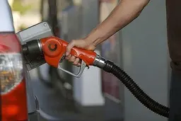 متن طرح مجلس برای سهمیه‌بندی بنزین سرانه خانوار منتشر شد.