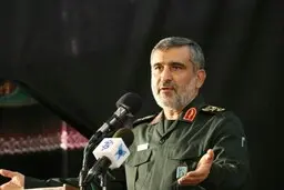سردار حاجی زاده  |   غلط می‌کند کسی بخواهد در بحث توان موشکی مذاکره کند