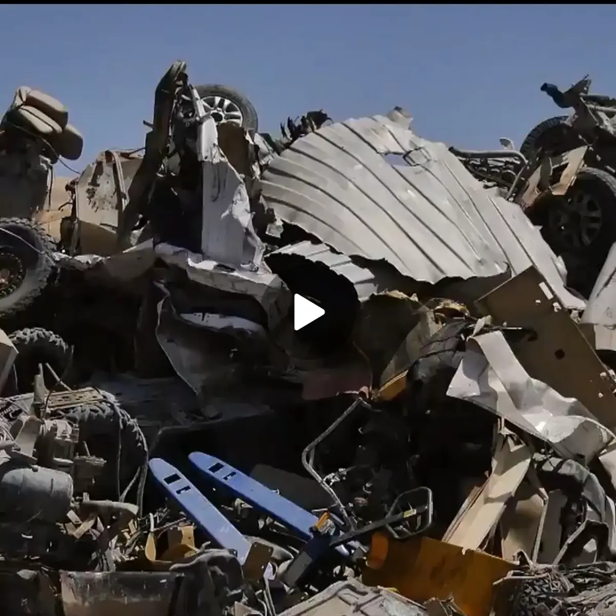 تخریب و نابود سازی وسایل و ابزارهای نیروهای امریکایی + ویدئو