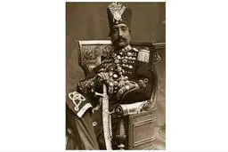 عکس قدیمی از ناصرالدین شاه  کنار مهدعلیا و خواهر ناتنی اش