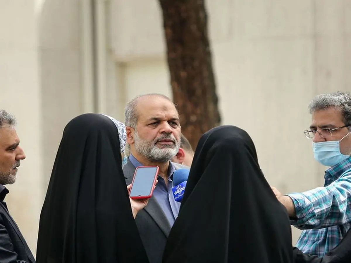 واکنش عجیب و توهین آمیز وزیر کشور  افسرده بودن جامعه ایرانی + جزئیات