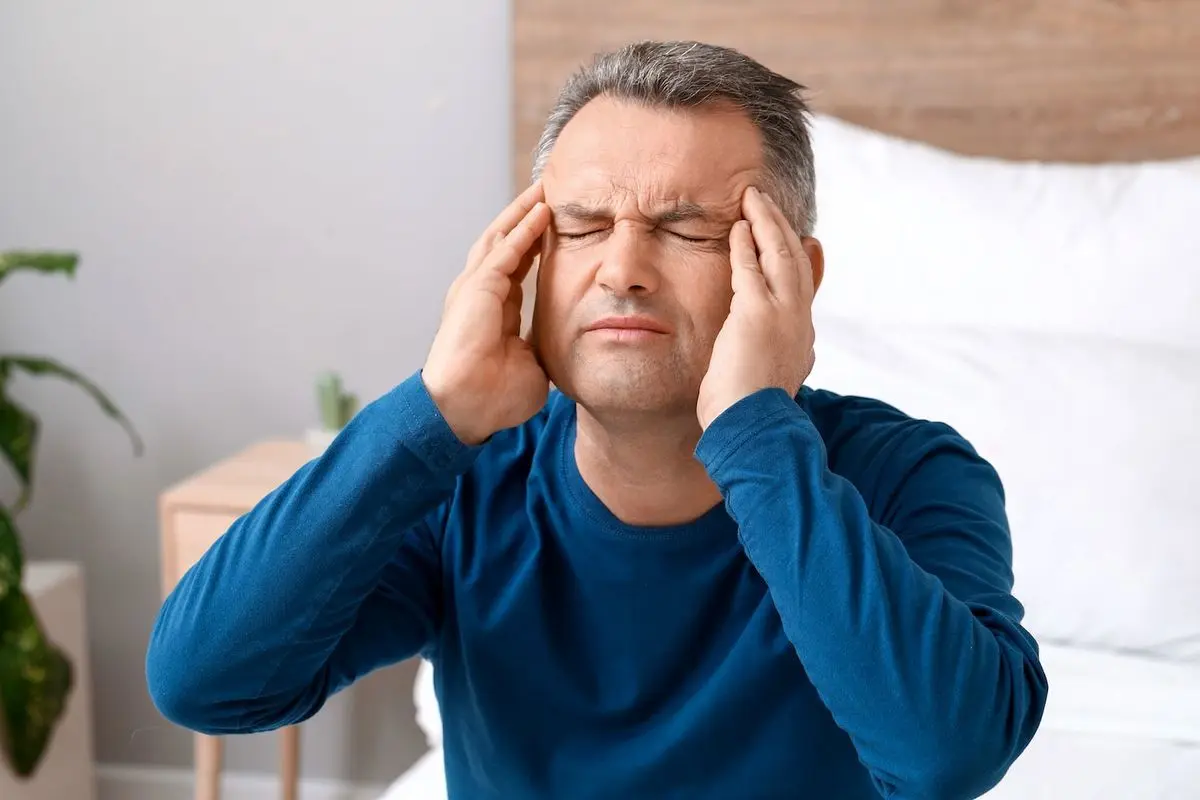 اگه همش سردرد داری و دلیلشو نمیدونی بخون! | کمبود کدام ویتامین باعث سردرد و خستگی می‌شود؟