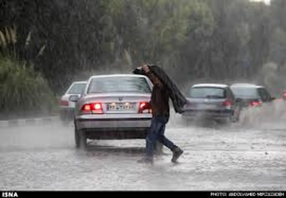 هم اکنون، بارش شدید باران در شهرهای شیراز، اراک و همدان+ویدئو 