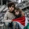 فاجعه انسانی در اوج بحران | سقوط ناگوار مردم غزه در حین دریافت کمک های بشردوستانه +ویدئو
