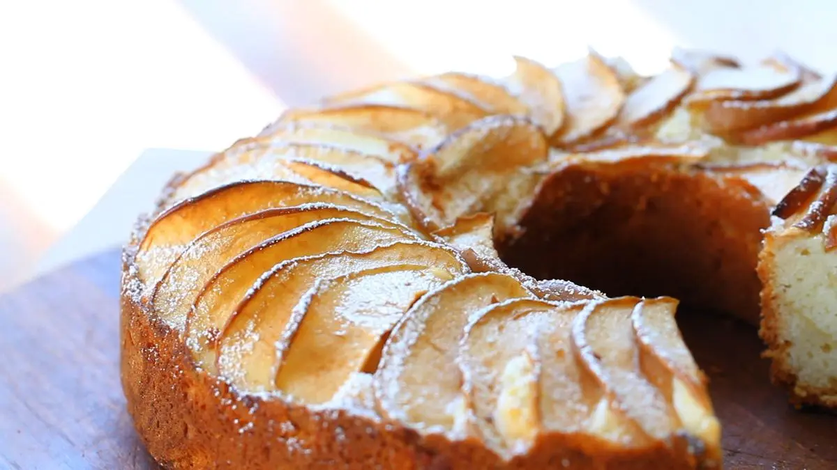 بدون نیاز به فر کیک سیب درست کن | طرز تهیه کیک سیب در عرض ۵ دقیقه + ویدئو